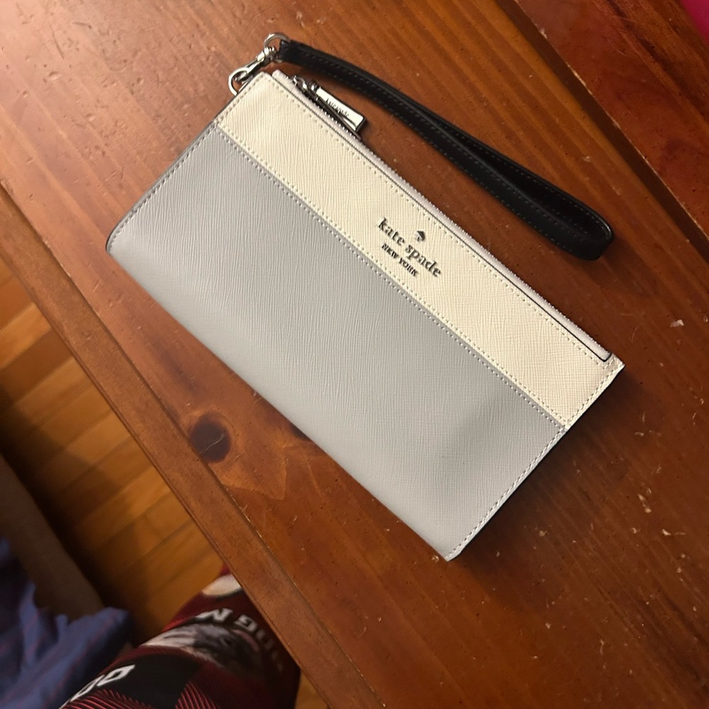 NWT kate spade wristlet